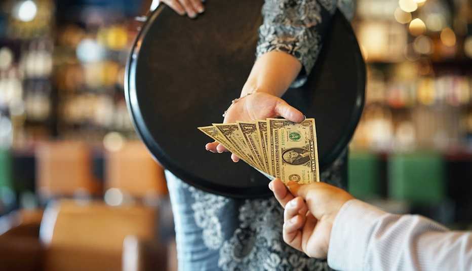 custumor tipping extra