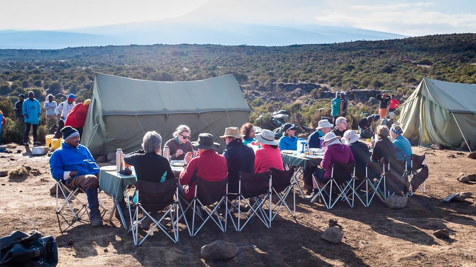 Hikers on Machame route enjoying food