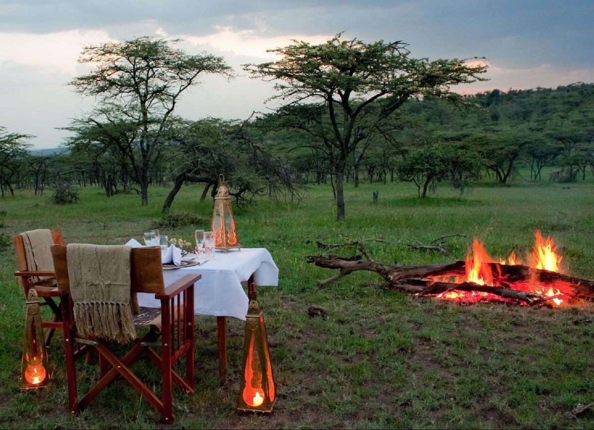 outdoor supper on our short tanzania safari 1-2days