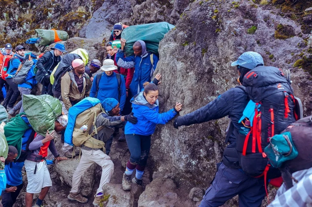 Barranco wall hiker crossing the Kissing rock